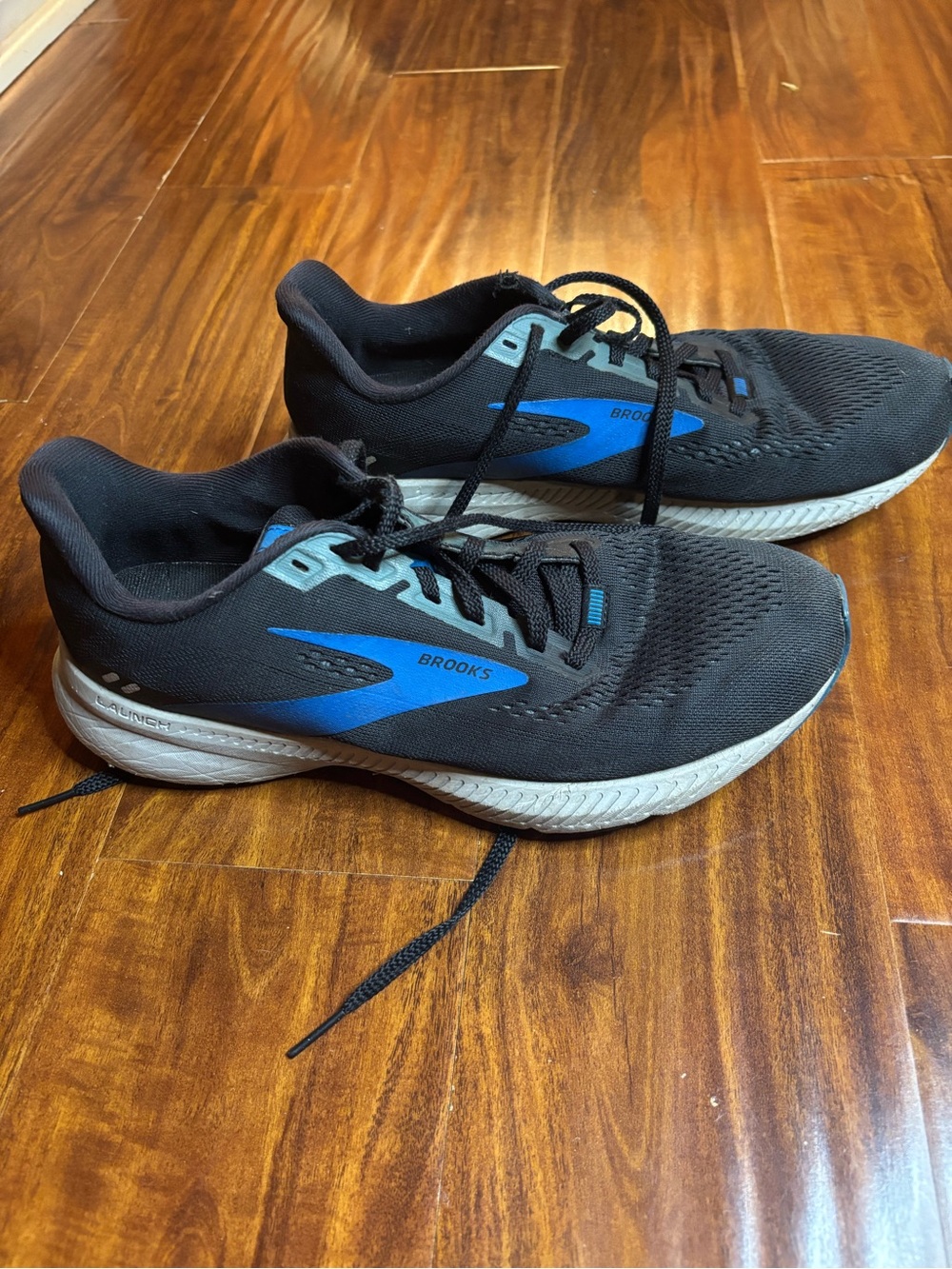 BROOKS Launch Athletic Shoes
